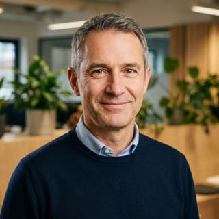 James Mitchell, oppført som administrerende direktør hos Klar Sparelse, på et profilfoto