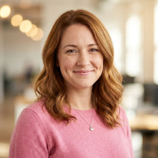 Emily Watson, oppført som leder for kundestøtte hos Klar Sparelse, i et profilbilde